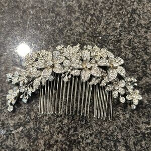 Bridal hair accessory